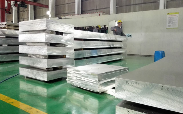 6061中(zhong)厚鋁闆