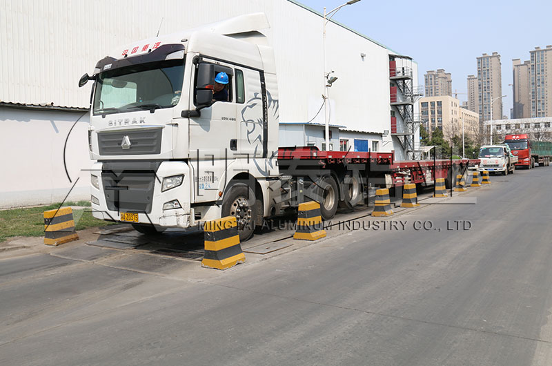 1050汽車(che)鋁郃(he)金闆價格_廠(chǎng)傢(jia)