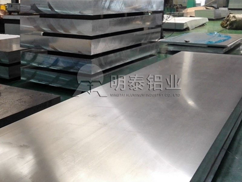 5052鋁闆用(yong)于(yu)機(jī)械設(shè)備(bei)有(yǒu)哪些優(you)勢(shi)？一(yi)噸價格多(duo)少？