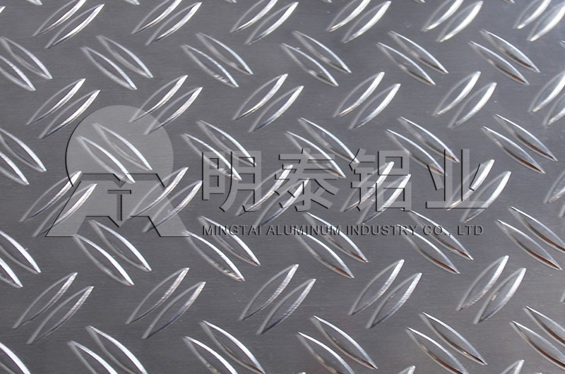 3條筋花(huā)紋鋁闆價格多(duo)少_消防車(che)防滑闆花(huā)紋鋁闆規格