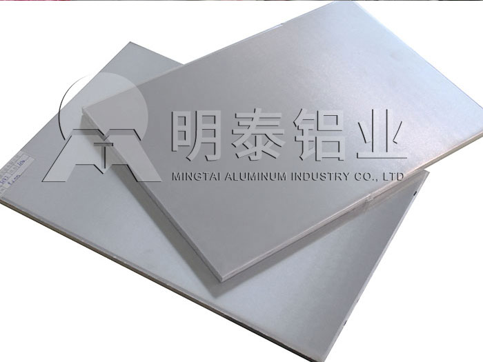 鋁闆廠(chǎng)傢(jia)_屋頂裝(zhuang)飾用(yong)3003鋁闆價格分(fēn)析
