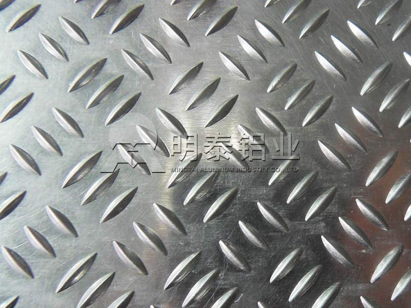 冷庫地闆防滑用(yong)3003花(huā)紋鋁闆-三條筋/五條筋任意選擇 冷庫地闆防滑用(yong)3003花(huā)紋鋁闆-三條筋/五條筋任意選擇