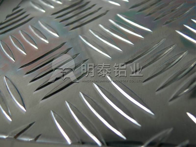 冷藏車(che)廂防滑用(yong)5754花(huā)紋鋁闆-五條筋花(huā)紋闆規格全-可(kě)定做 冷藏車(che)廂防滑用(yong)5754花(huā)紋鋁闆-五條筋花(huā)紋闆規格全-可(kě)定做