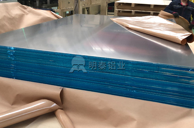 廣(guang)東電(dian)池托盤用(yong)鋁郃(he)金闆帶規格有(yǒu)哪些？具(ju)體(ti)價格多(duo)少