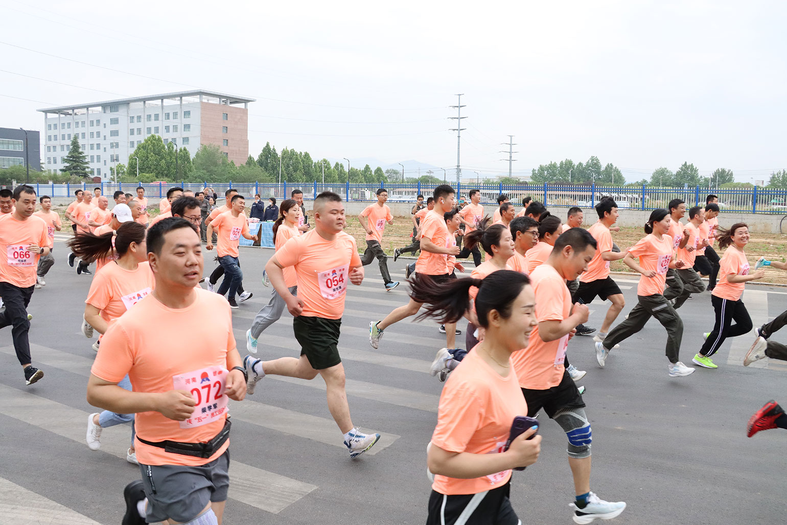 慶五一(yi)員(yuan)工(gong)運動(dòng)會 ：跑步