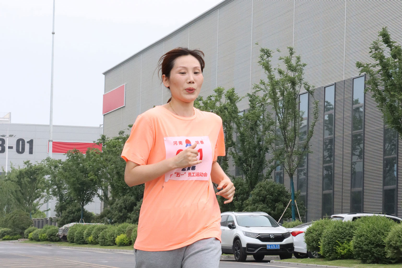 慶五一(yi)員(yuan)工(gong)運動(dòng)會 ：跑步